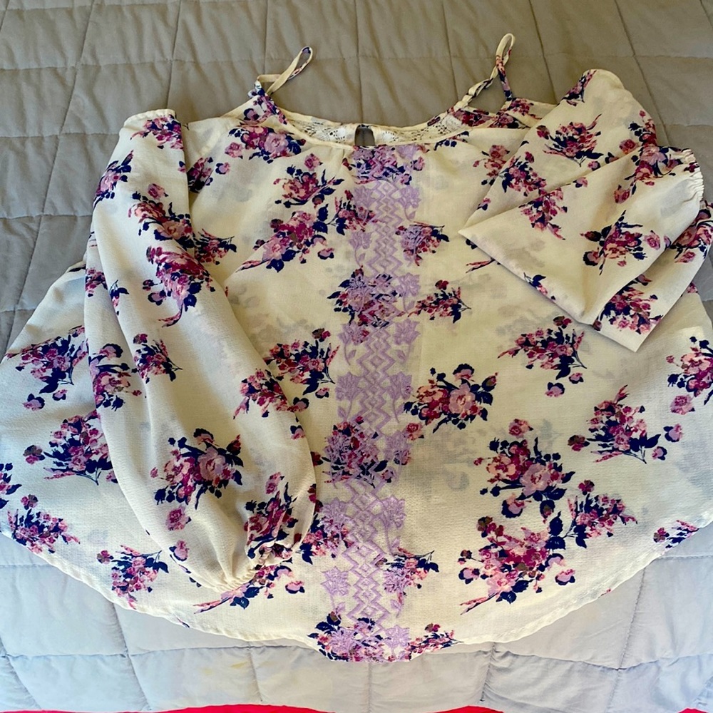 Floral pattern cold shoulder top with purple accent embroidered